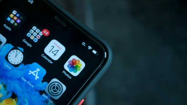 apple-ios-18-developer-beta-release-date-leaks-apple-may-bring-face-id-based-app-lock-tint-icons-black-in-dark-mode